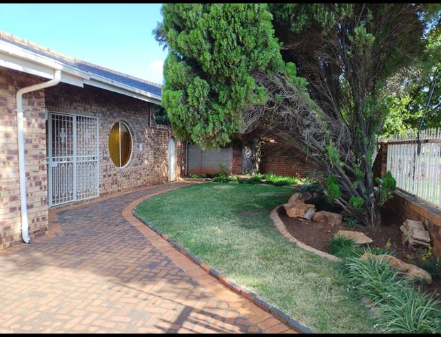 3 BEDROOM FREESTANDING FOR SALE IN BAKERTON